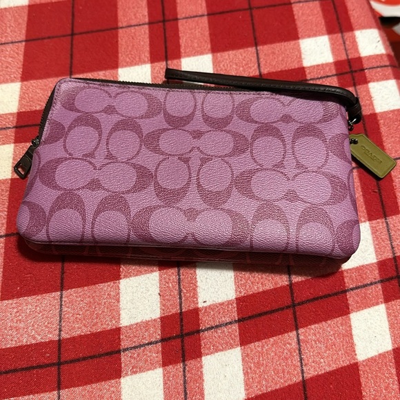 Double zip Two shades of pink monogrammed coach wallet wristlet - Picture 4 of 12